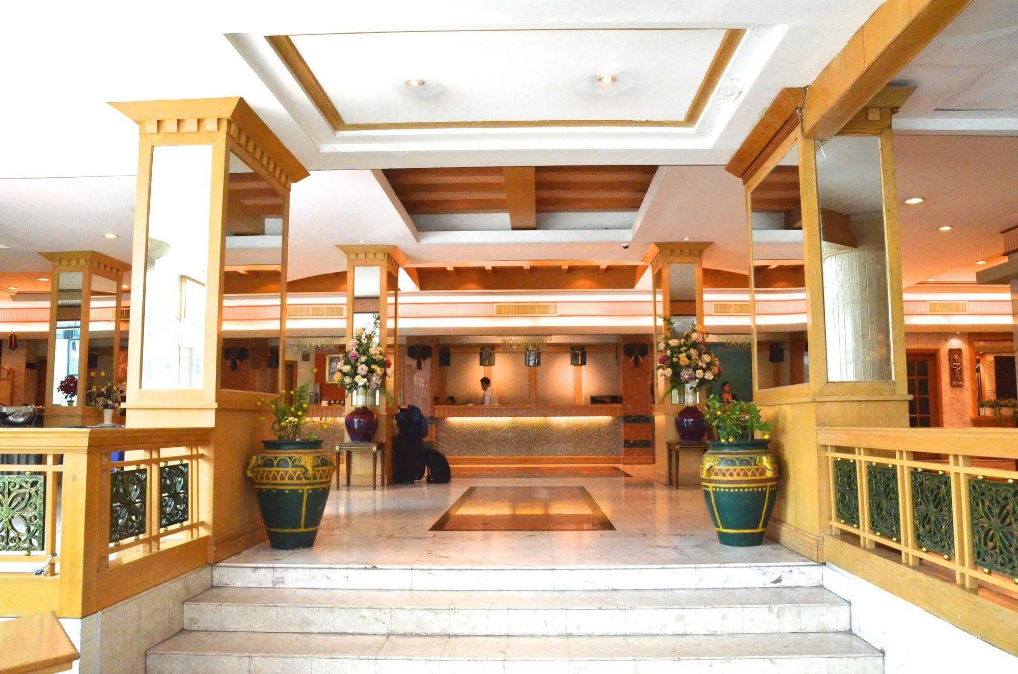 Ratchada City Hotel Bangkok Exterior photo