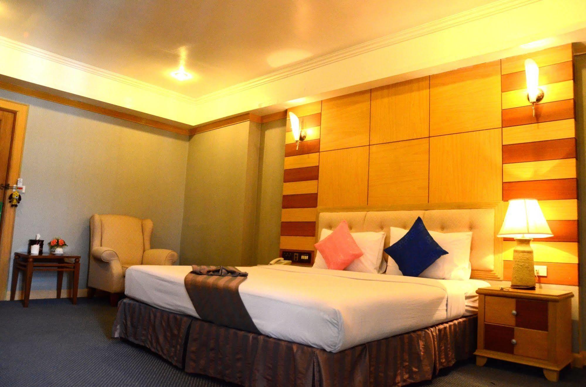 Ratchada City Hotel Bangkok Exterior photo