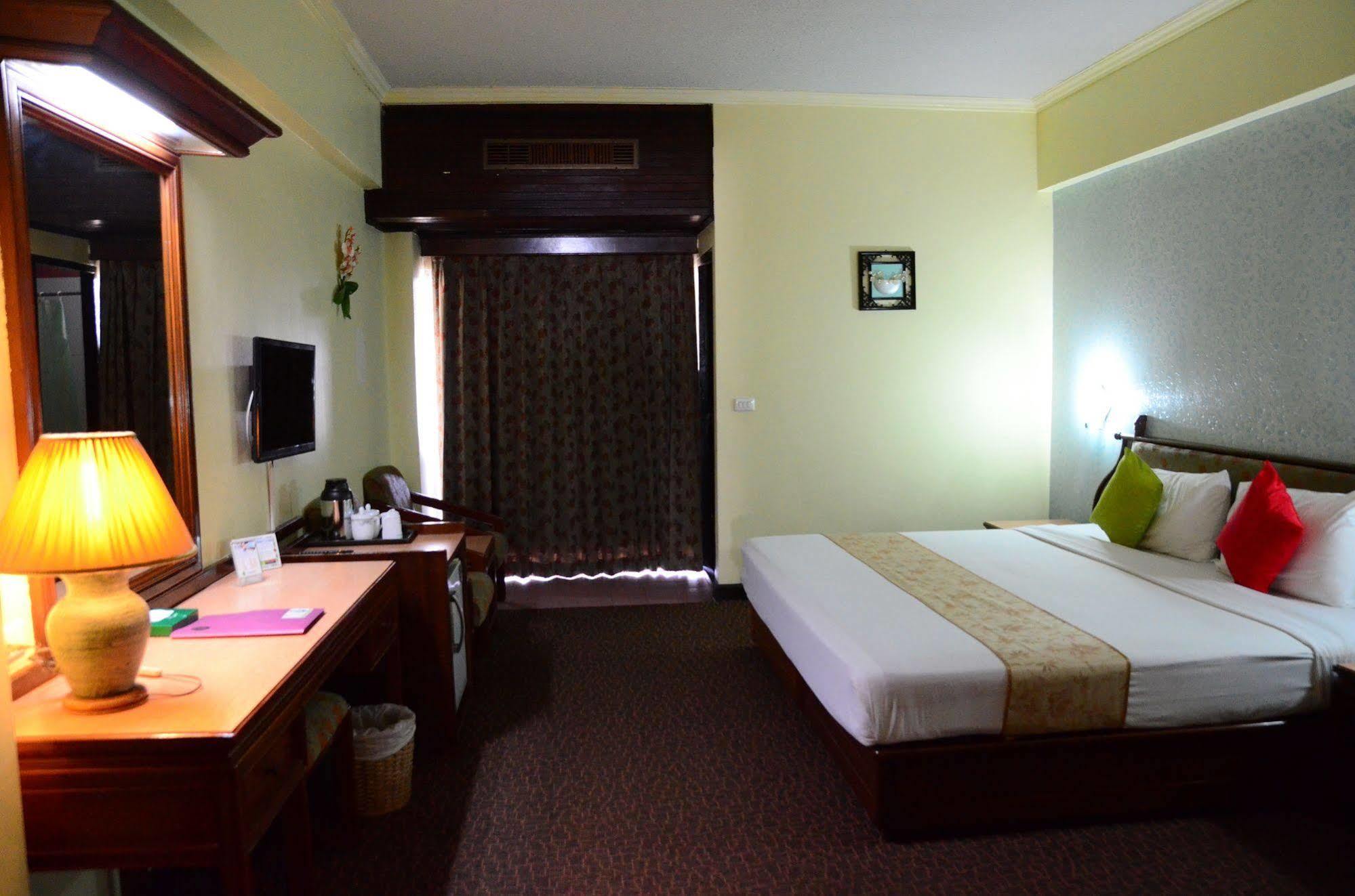 Ratchada City Hotel Bangkok Exterior photo