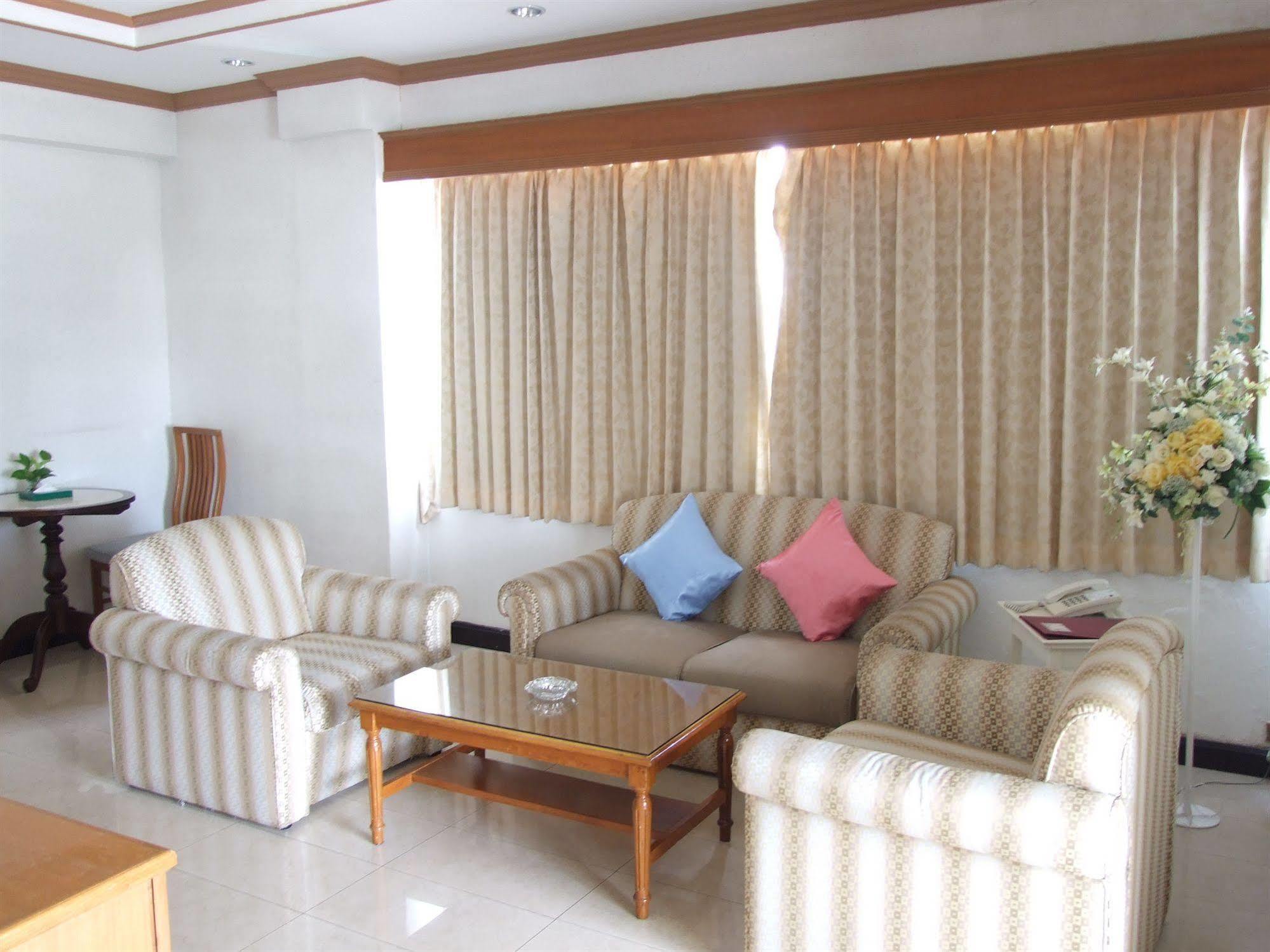 Ratchada City Hotel Bangkok Exterior photo