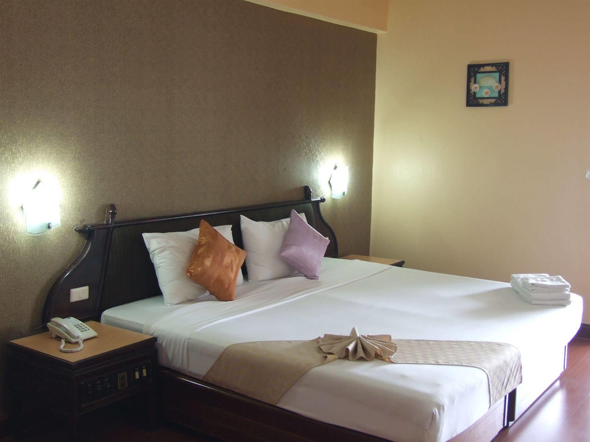 Ratchada City Hotel Bangkok Exterior photo
