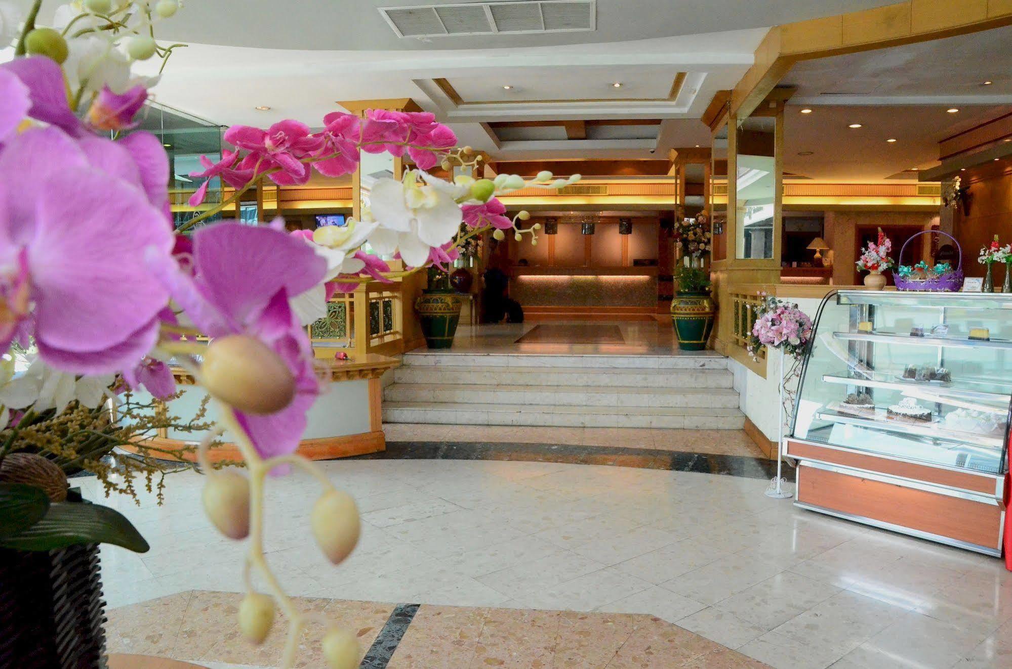 Ratchada City Hotel Bangkok Exterior photo