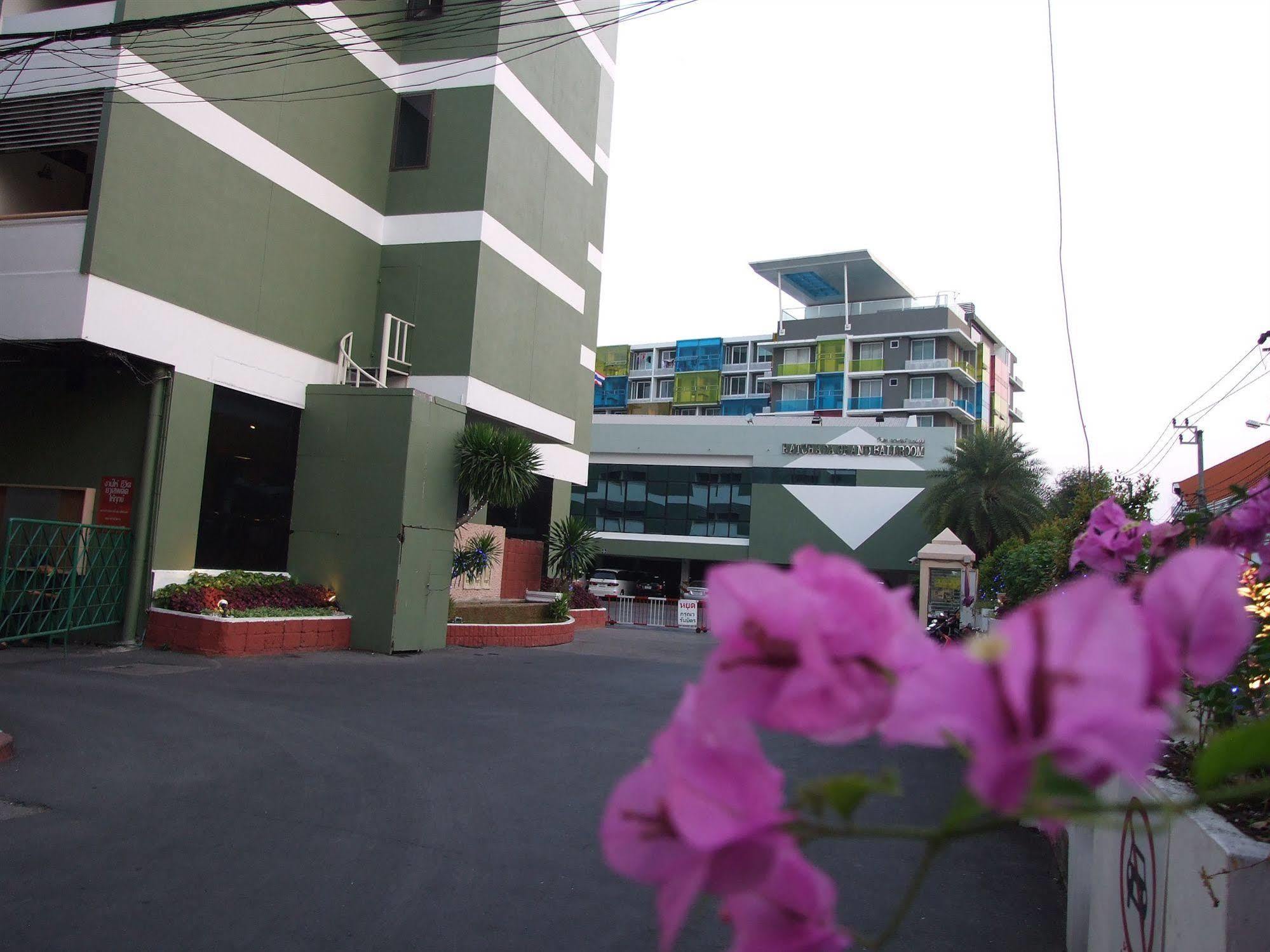 Ratchada City Hotel Bangkok Exterior photo